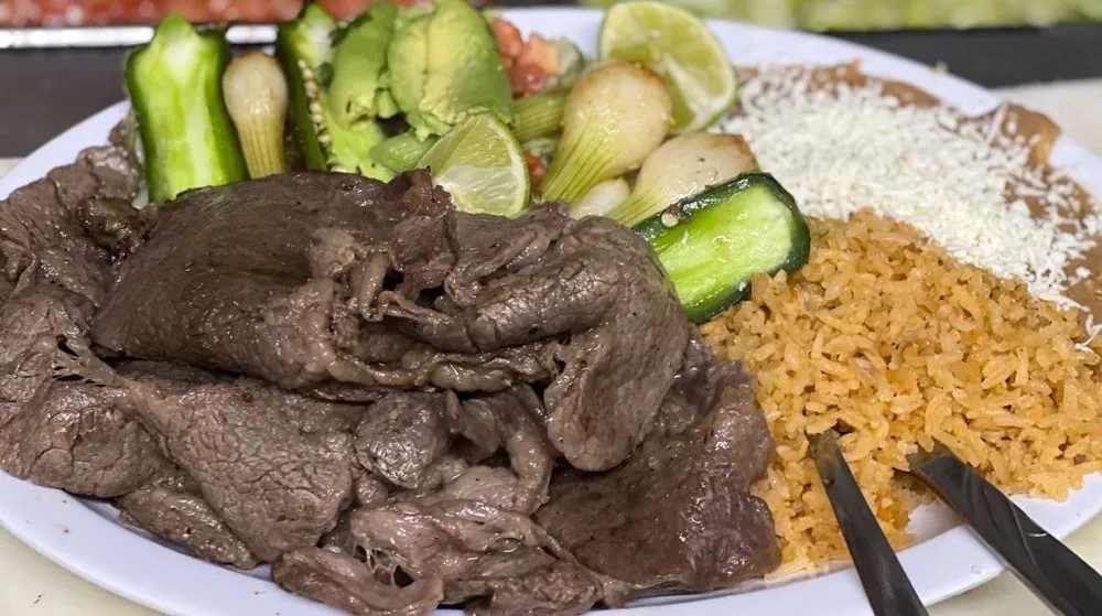 Carne asada dinner at La Tapatía