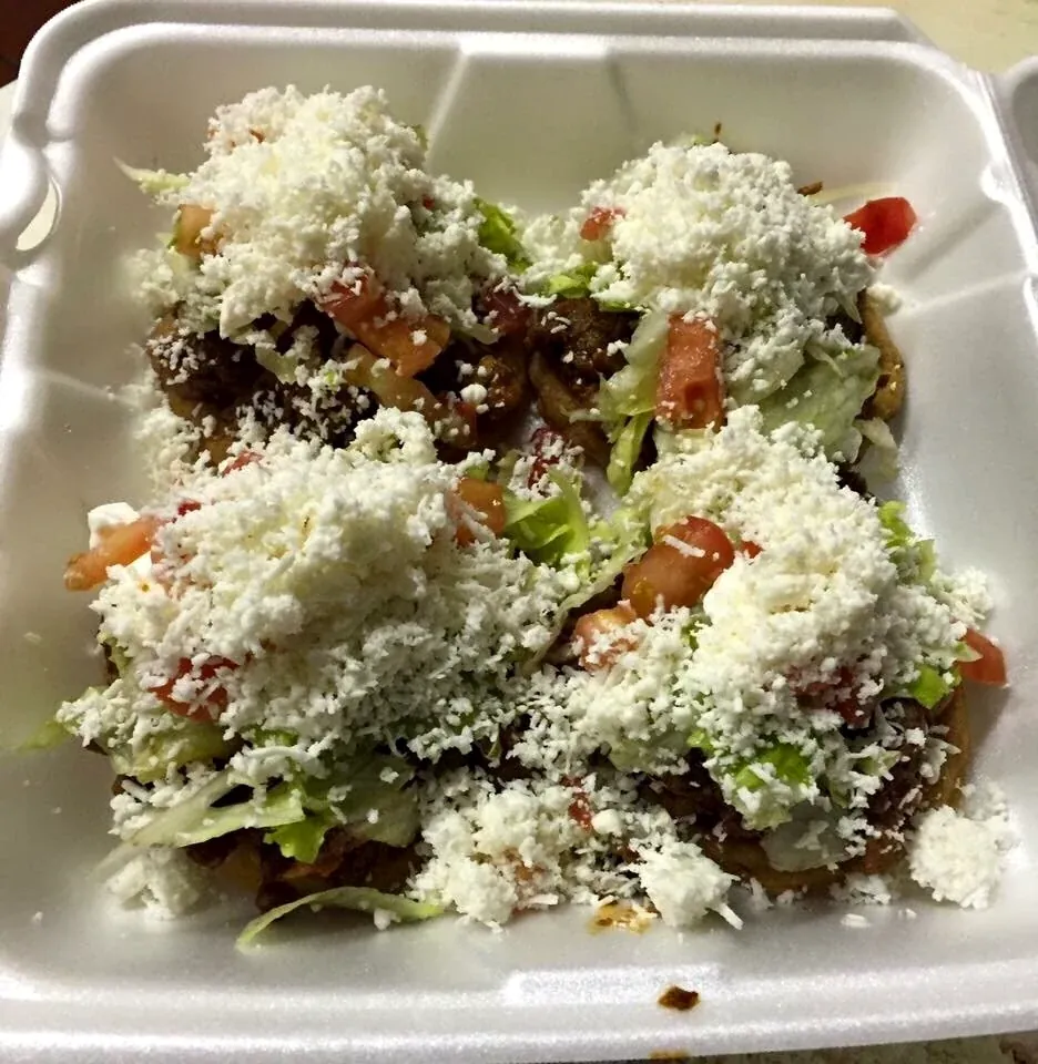 La Tapatía sopes
